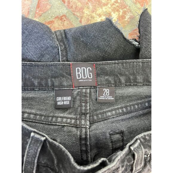 BDG Girlfriend High-Waisted‎ Denim Short in Black Size 28 - Picture 3 of 6